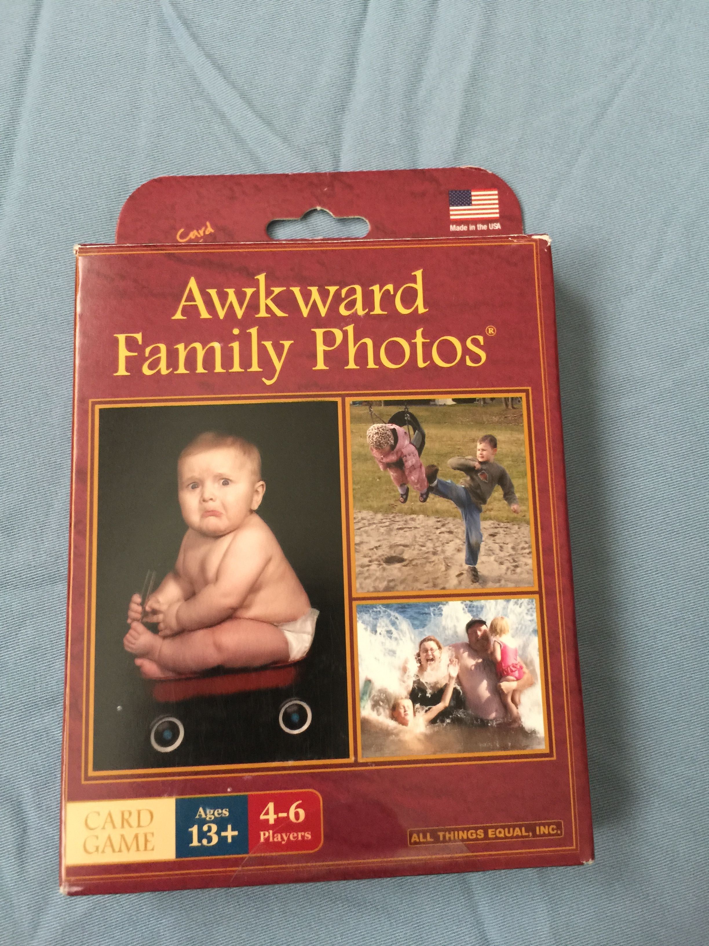 Awkward Family Photos Card Game»