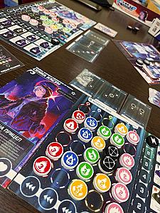 Режим "против босса", Сенка Касун. Несложно осваивается, интересные механики у персонажа. Однако, непросто вынести босса, которому нельзя накидывать много пуль. Есть риск засыпаться в планшете)