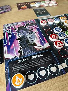 Джейн Доу, интересная механика персонажа, 3 дополнительные пули для способностей. Легкие паттерны, можно давать играть новичкам