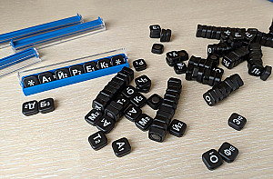 Размер фишек: 10 х 10 х 4 мм