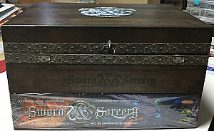 
                            Изображение
                                                                настольной игры
                                                                «Sword & Sorcery: Ancient Chronicles – Treasure Chest»
                        