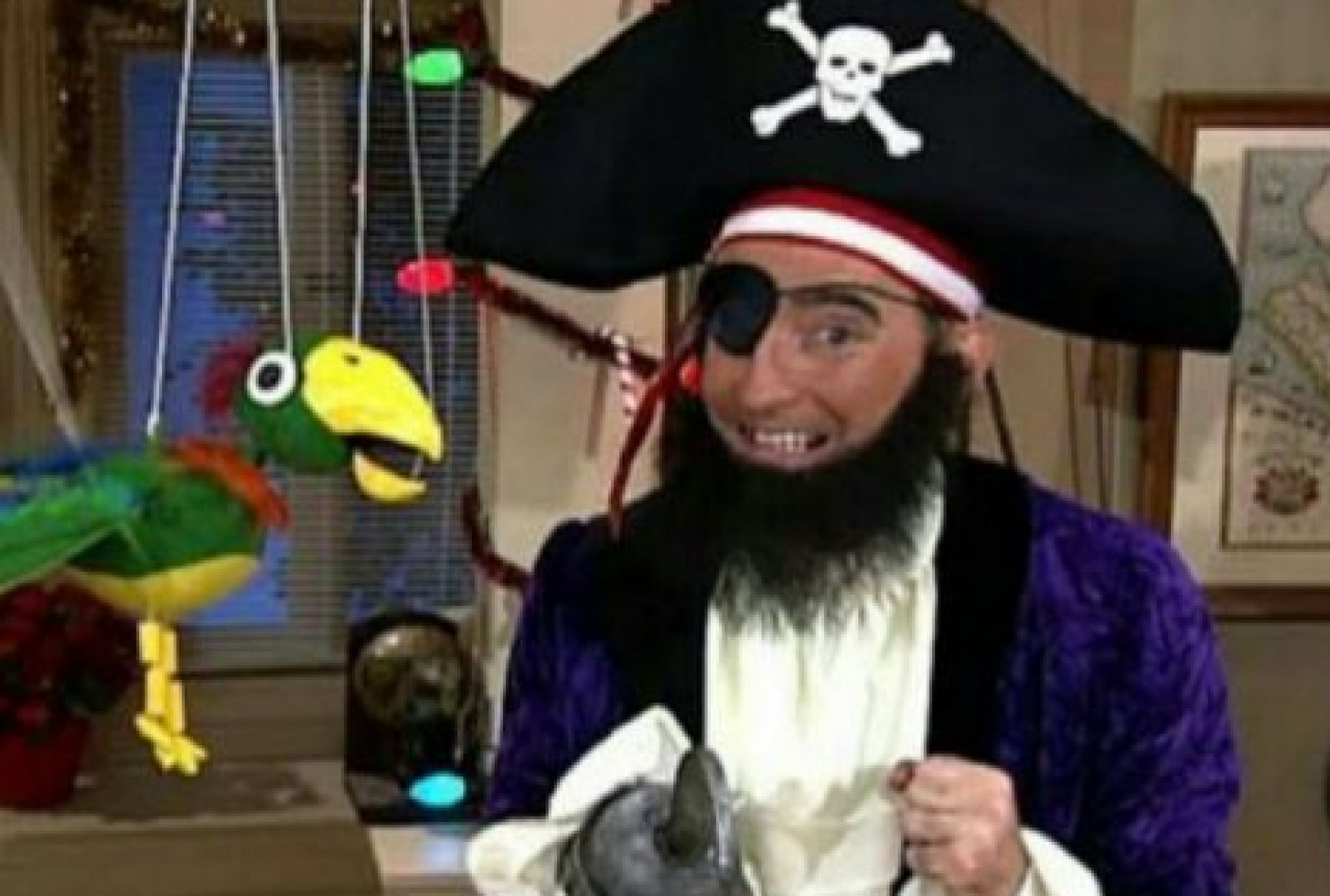 Пират пэтчи. Пират пэтчи актер. Том Кенни пират пэтчи. Пират пэтчи из Спанч Боба. Пират из Лимпопо.