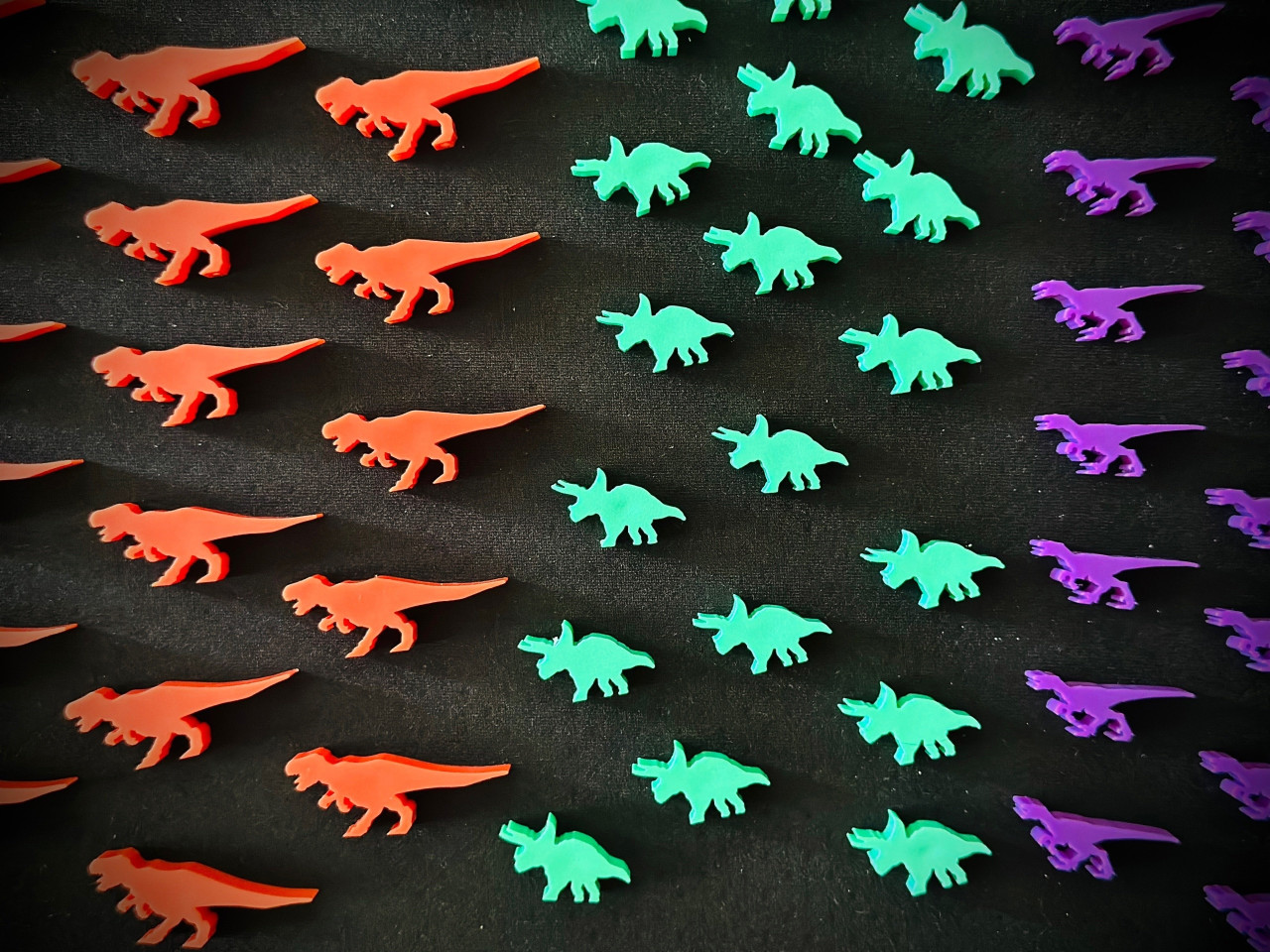 Пластиковые динозавры в ритейл версии.