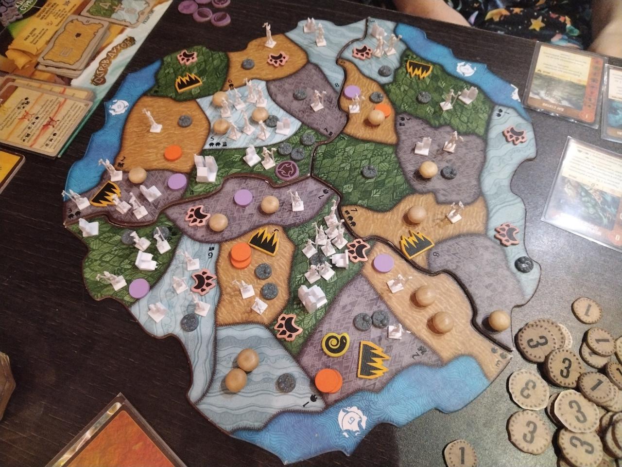 Добро пожа... Какого черта здесь происходит?