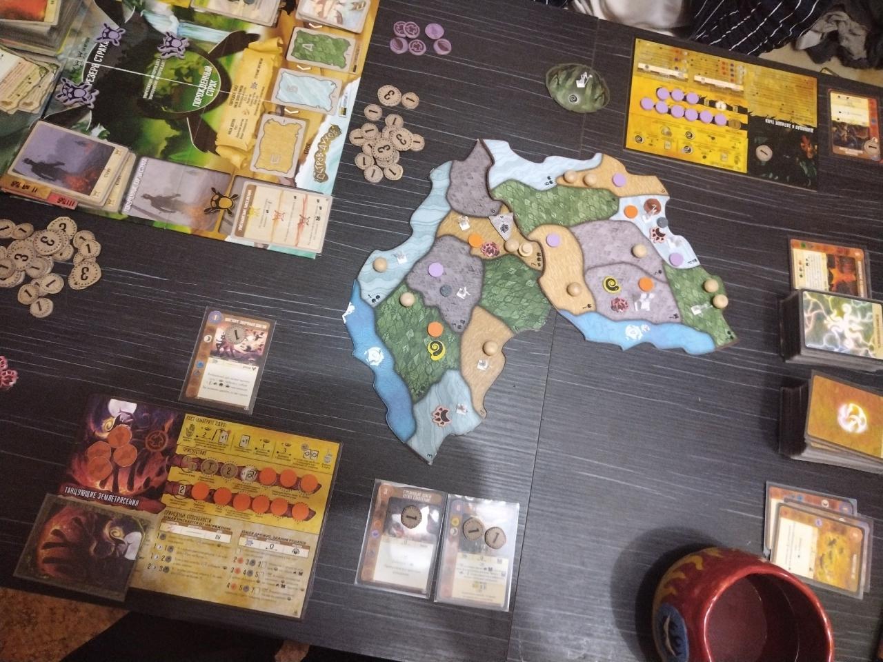 От топота копыт треск по Острову летит