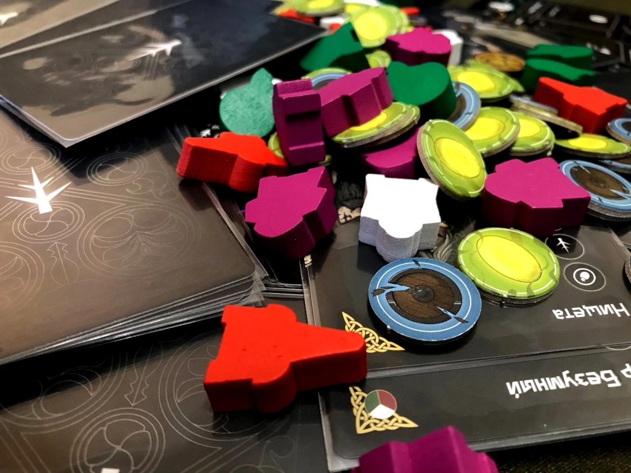 <b>Обзор от Макса, который <a href="https://vk.com/club159124369">Бесславный настольщик</a>.</b>