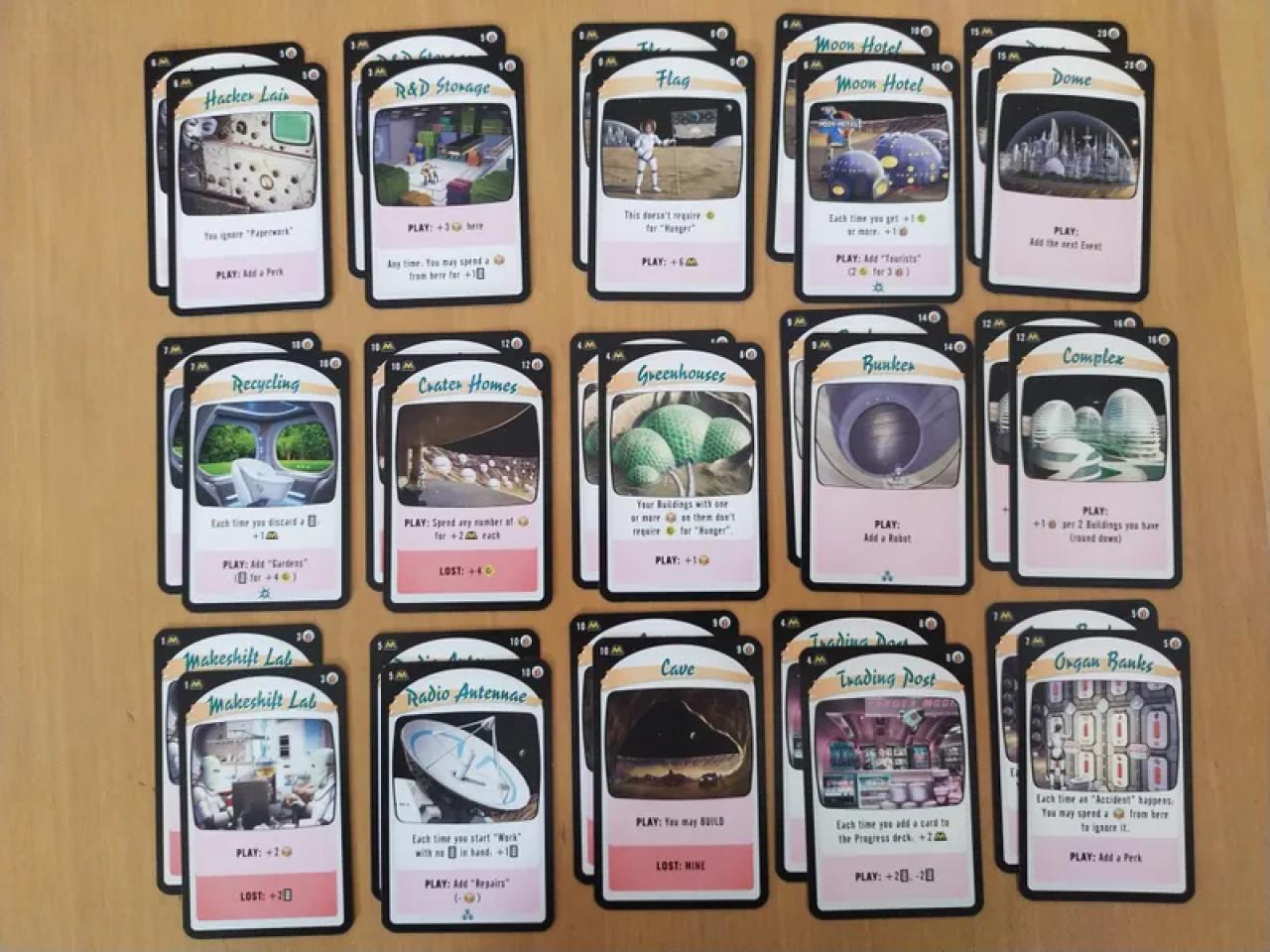 <i>Карты зданий, часть из общей стопки.</i>